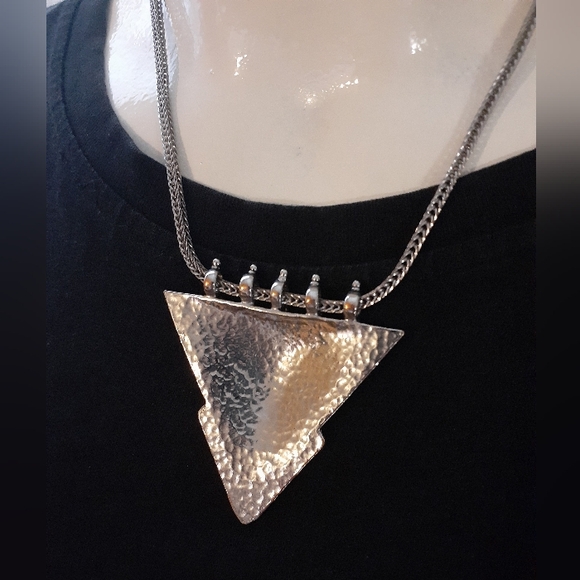 Fantastic 80's V Pendant Choker Set - Picture 6 of 12